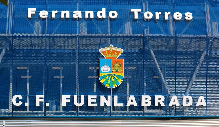 letrero-fernando-torres-estadio.jpg