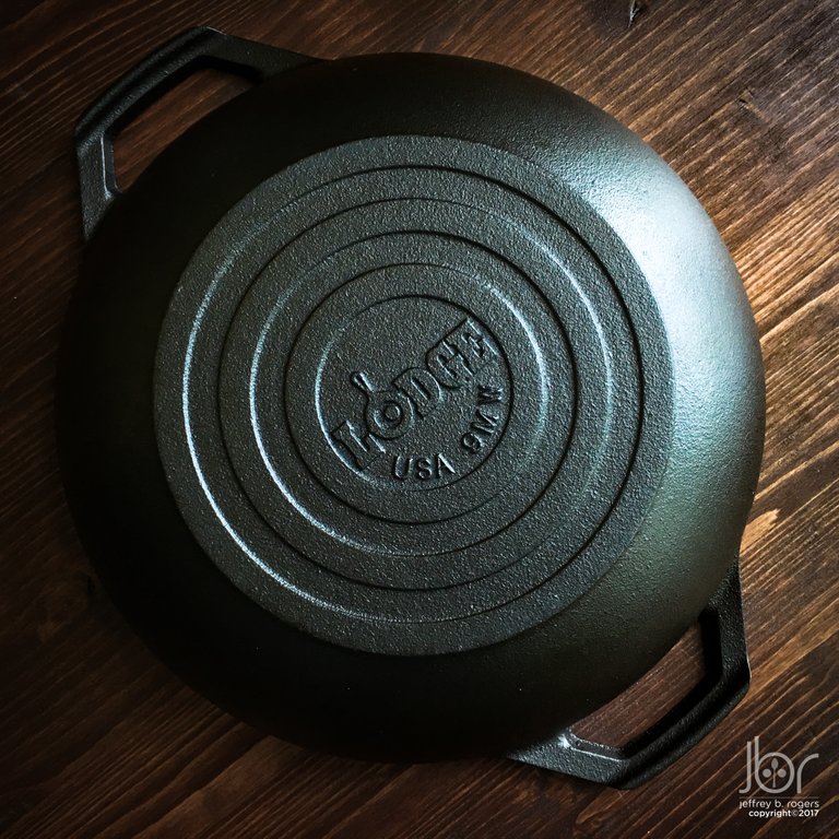 lodge_mini_wok_002.jpg