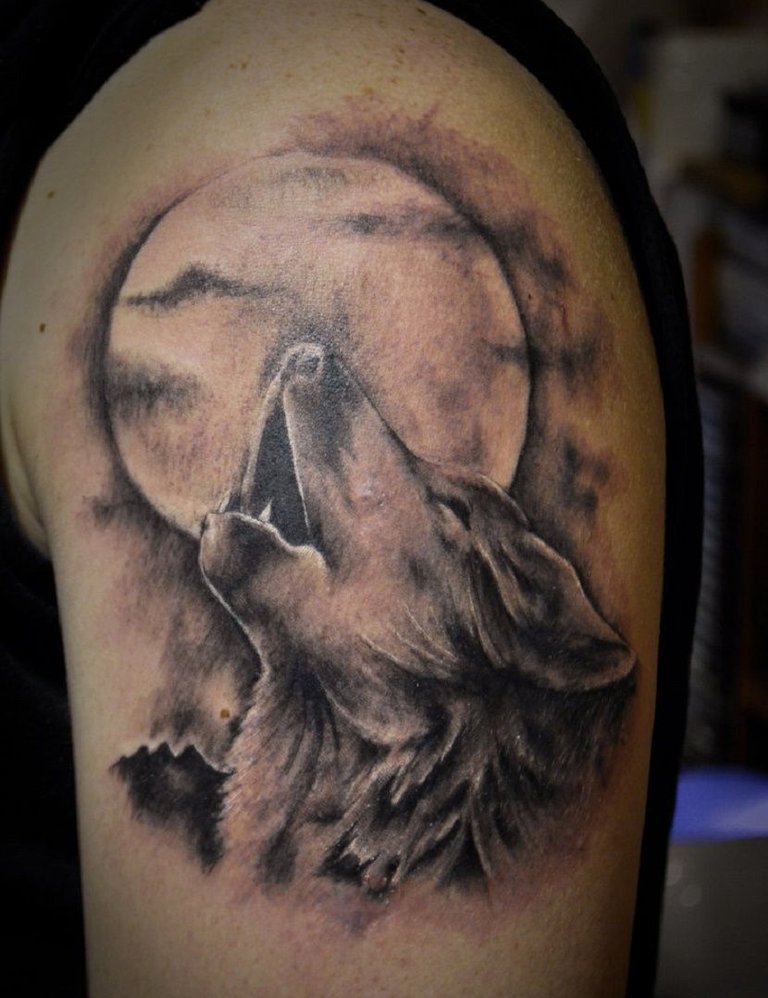 tatuaje-lobo-luna.jpg