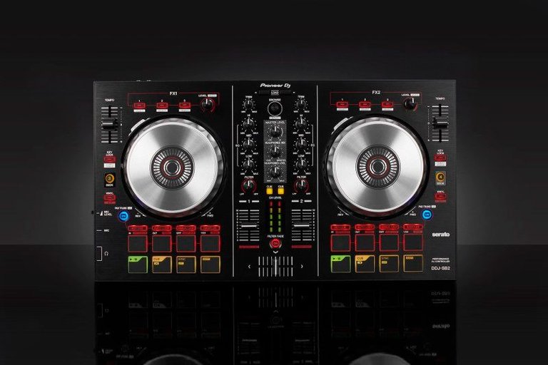 Pioneer_DDJ-SB2_FRONT-TOP.jpg