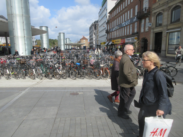 copenhagen_02_bicycles.png