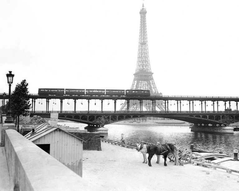 public-domain-images-eiffel-tower-construction-1800s-0008.jpg