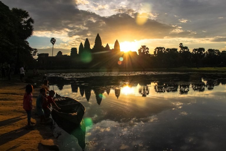 best-way-to-visit-Angkor-Wat-sunrise-1.jpg