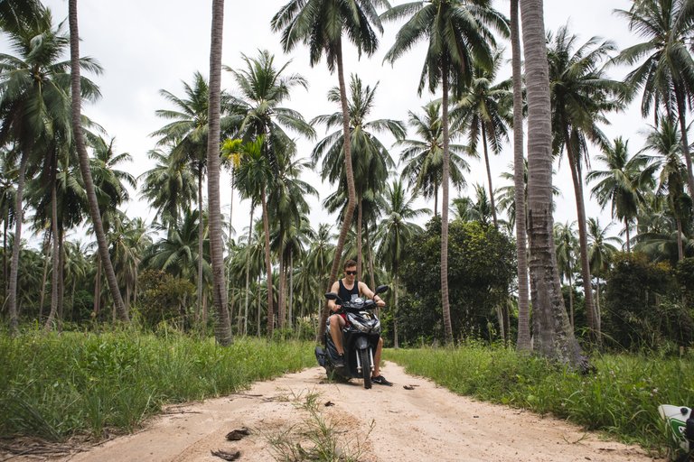 Koh Phangan Scooter (1 von 1).jpg