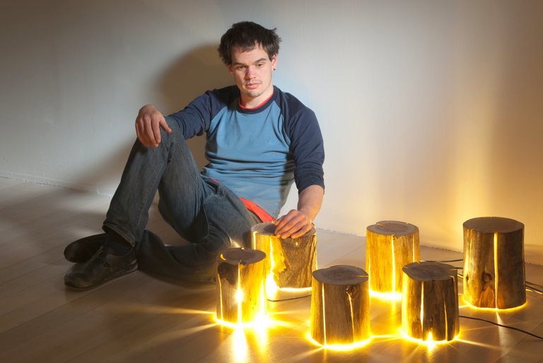 duncan-and-his-cracked-log-lamps.jpg