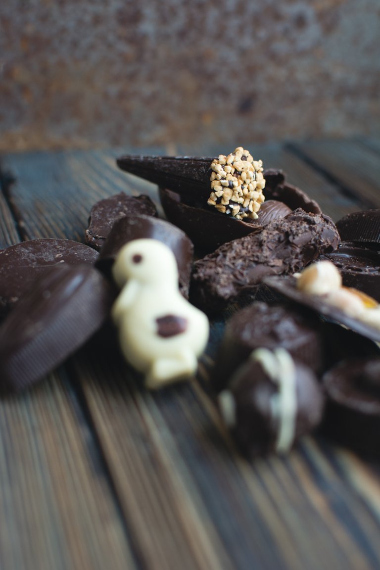 foodiesfeed.com_chocolate-pralines.jpg