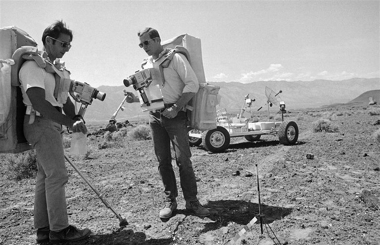 ss-170117-men-who-walked-moon-irwin-scott-mn-10_170b45453501125e9ebbf528a07d4aa4.nbcnews-ux-1024-900.jpg