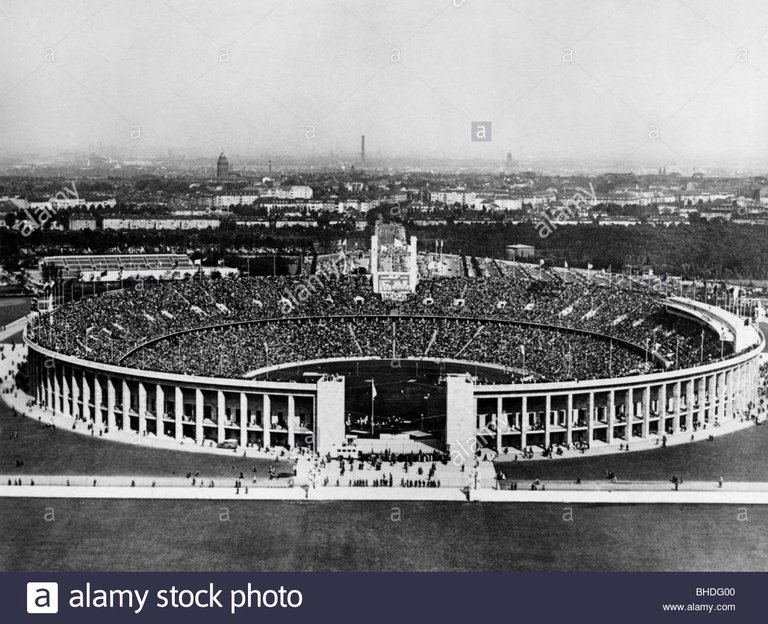 sport-olympic-games-berlin-1936-stadium-view-from-the-bell-tower-on-BHDG00.jpg