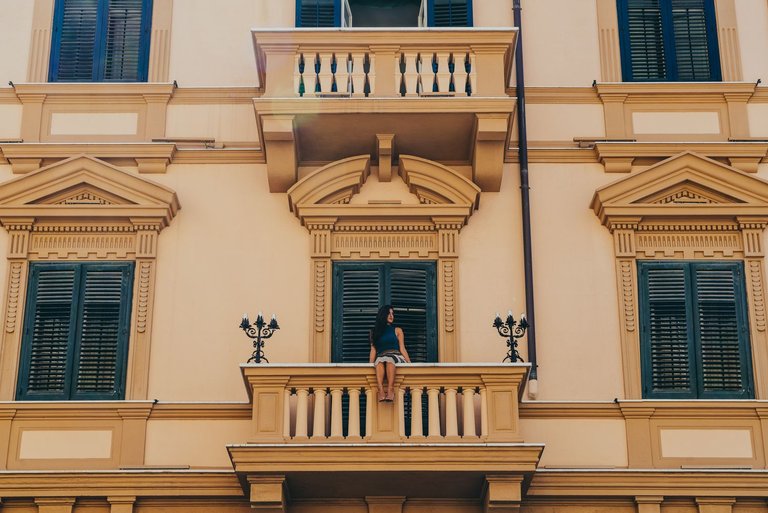 Nicole-Isaacs-Sicily-Balcony.jpg