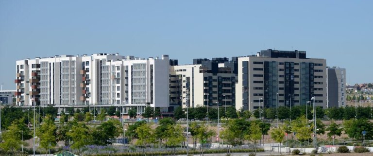 dos-guarderias-una-farmacia-y-cero-colegios-para-6-000-vecinos-en-la-nueva-valdebebas.jpg