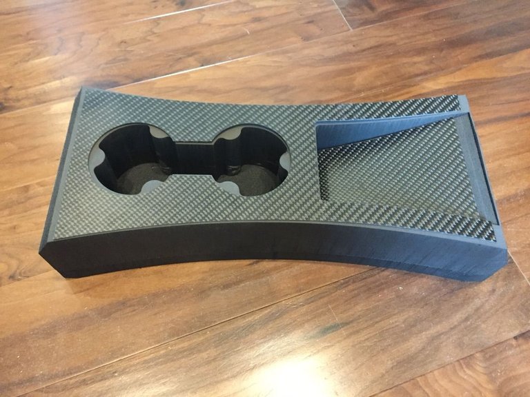 Tesla_solid_carbonfiber_plate.jpg