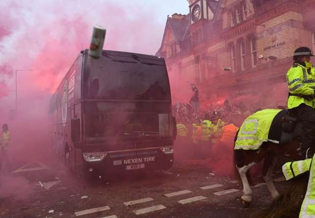 manchester-city-bus-liverpool_chk19ymwj7rc1sjwgdrkgf4zr.jpg