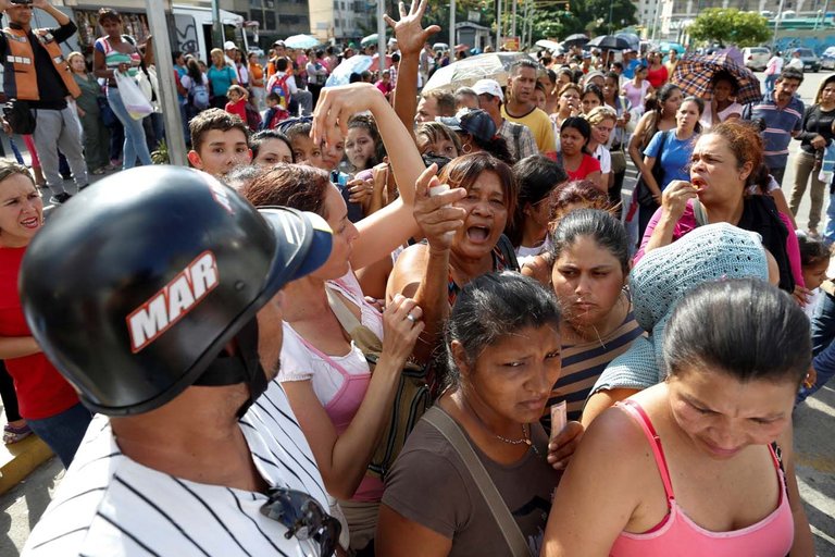 cola en venezuela.jpg