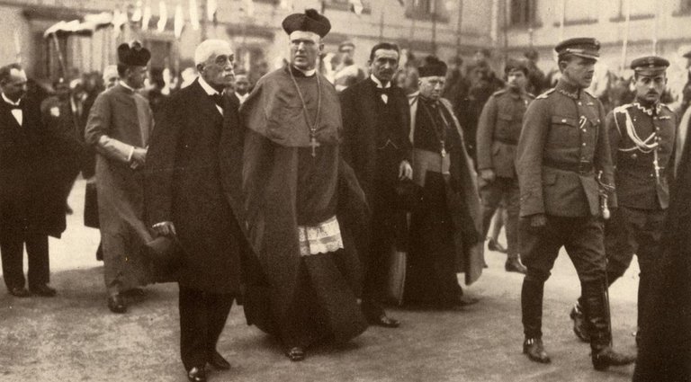 27 października 1917 rozpoczęcie działalności Rady Regencyjnej