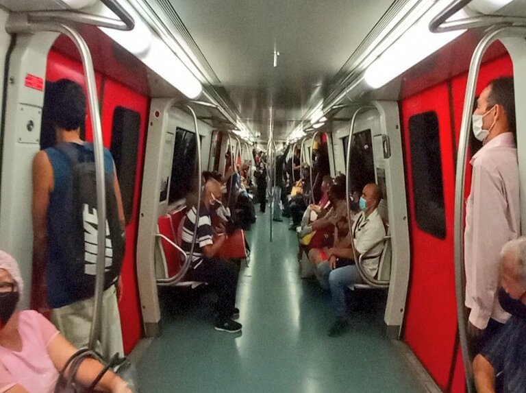 Vagón del Metro de Caracas // Caracas subway car. Fuente/Source: https://ultimasnoticias.com.ve/noticias/general/desmontado-falso-positivo-contra-el-metro-de-caracas/