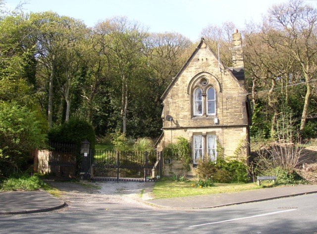 Lodge at the entrance to The Knoll, Baildon - geograph.org.uk - 163759
