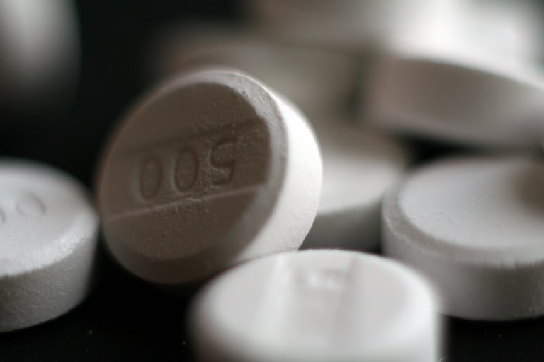 https://commons.wikimedia.org/wiki/File:Paracetamol_acetaminophen_500_mg_pills