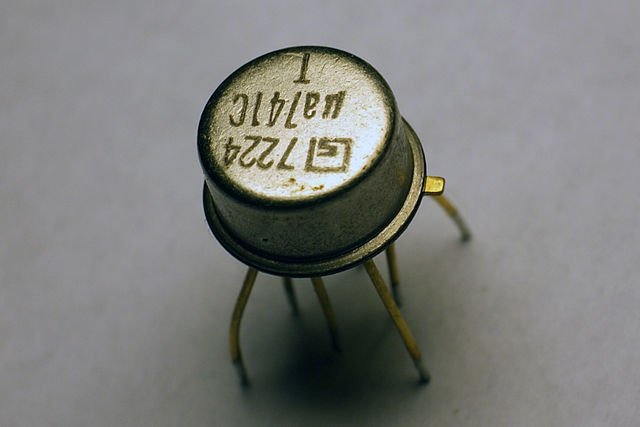 ua741 IC, produced 1972 by Signetics Corp