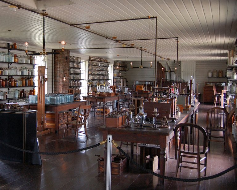 Wikipedia: Menlo_Park_Laboratory