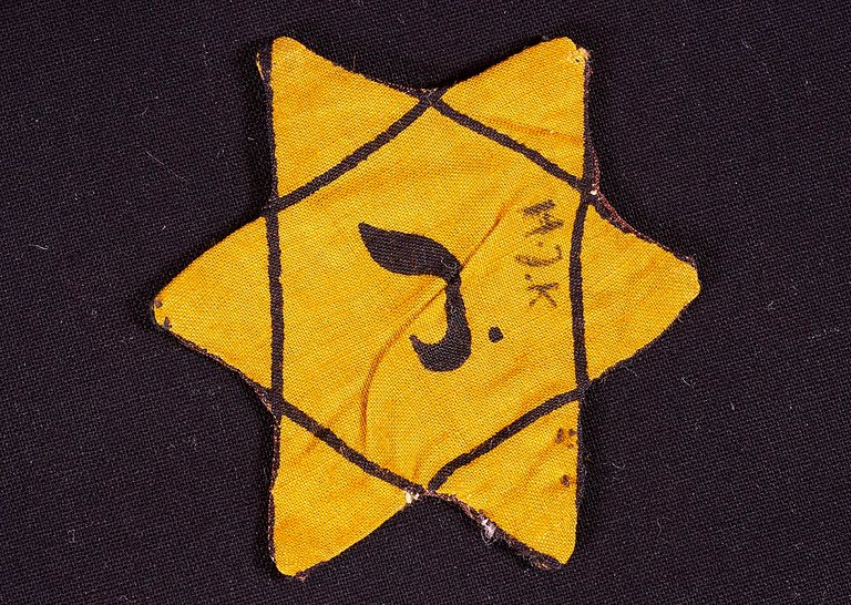 The Belgian version of the Yellow Badge, compulsory from 1942