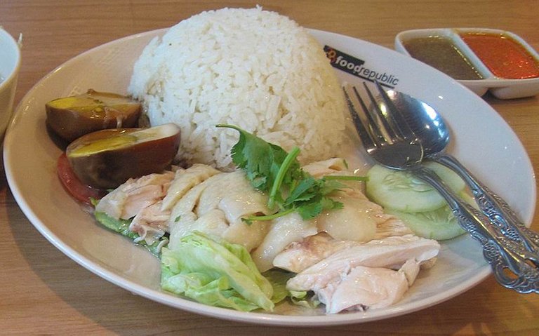 Hainanese Poached Chicken Rice. (Source: Wikipedia)