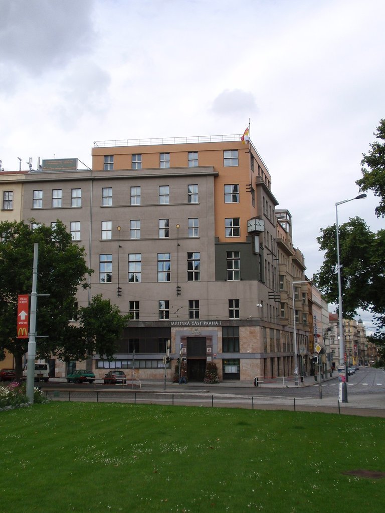Budova ÚMČ Praha 2 na náměstí Míru