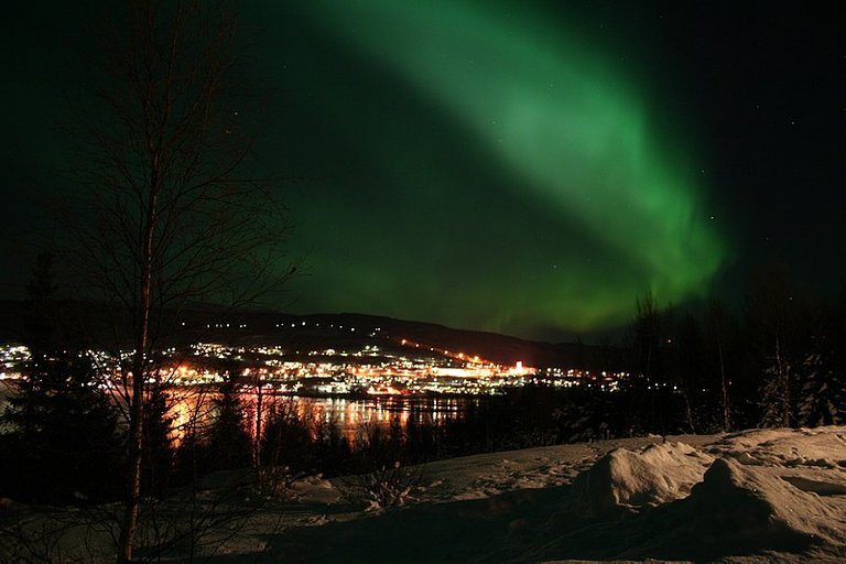 Archivo:Aurora Borealis Salangen2.jpg