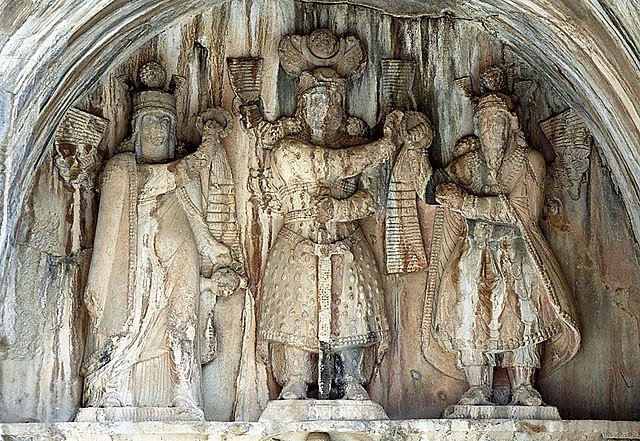 High-relief of Anahita, Khosro 2, Ahura Mazda - Philippe Chavin, CC BY-SA 3.0, via Wikimedia Commons