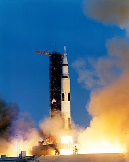 Apollo 13 liftoff-KSC-70PC-160HR