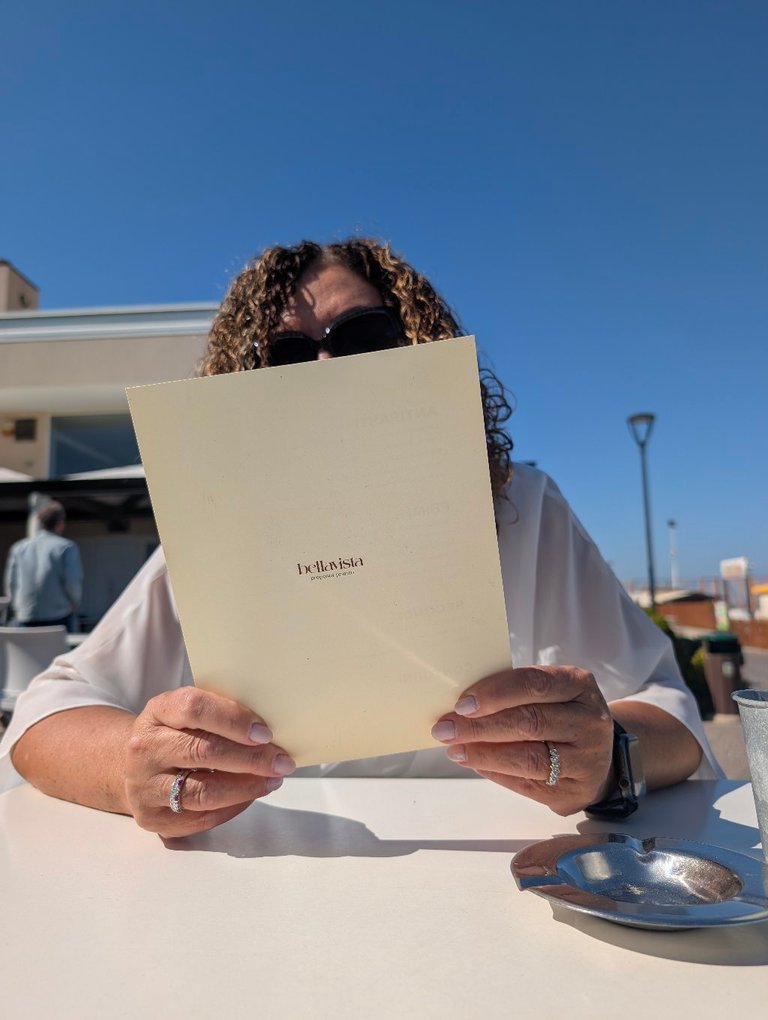 PHOTO: @crmilazz studying the menu very, very closely
