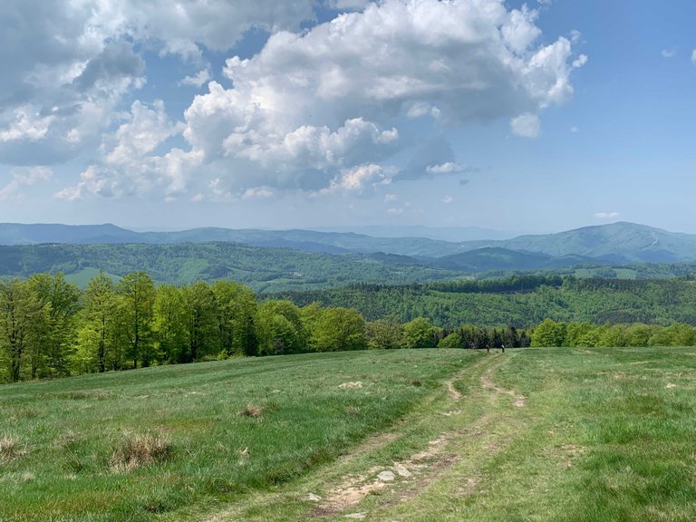 Beskidy Mts range along CZ/PL border, viewed from Hala Jaworowa. The highest mt on the right is Wielka Czantoria / Velká Čantoryje