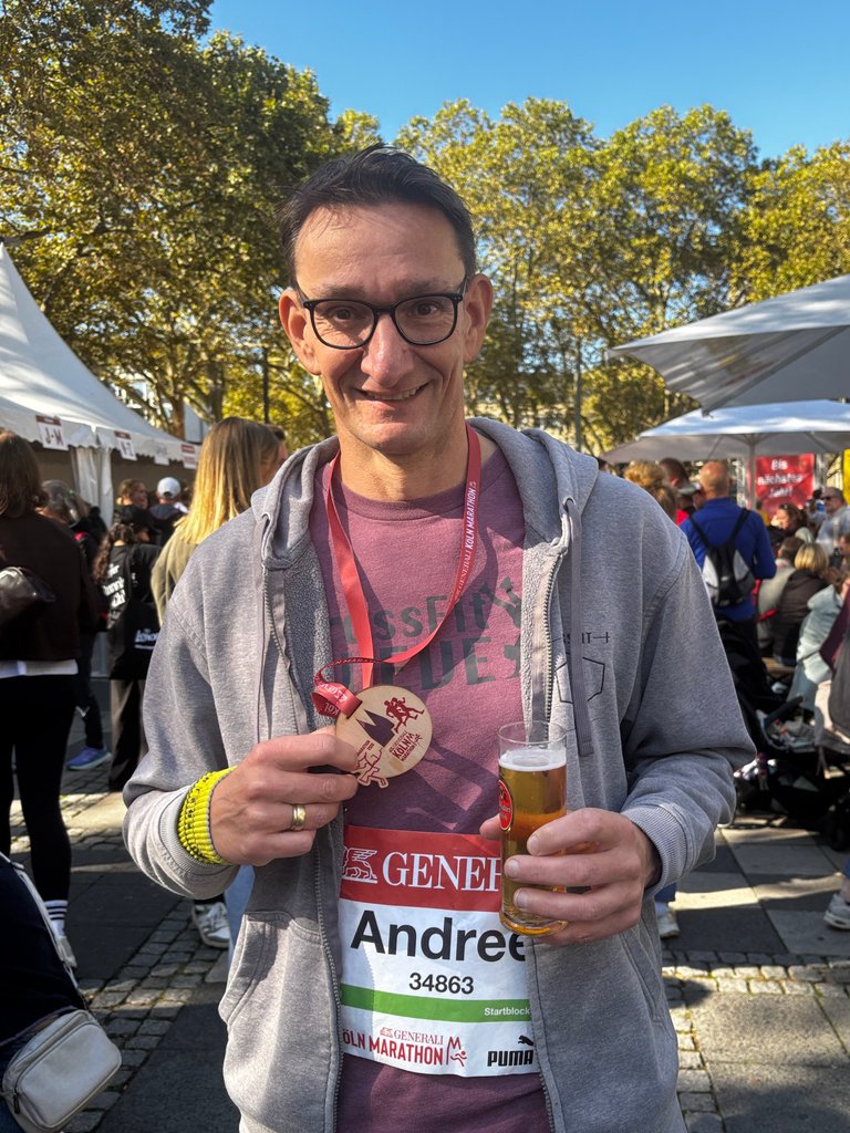 Geschafft, Halbmarathon Köln in 2:13