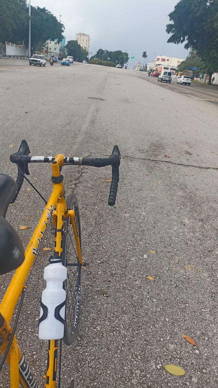 The broken bike in Havana