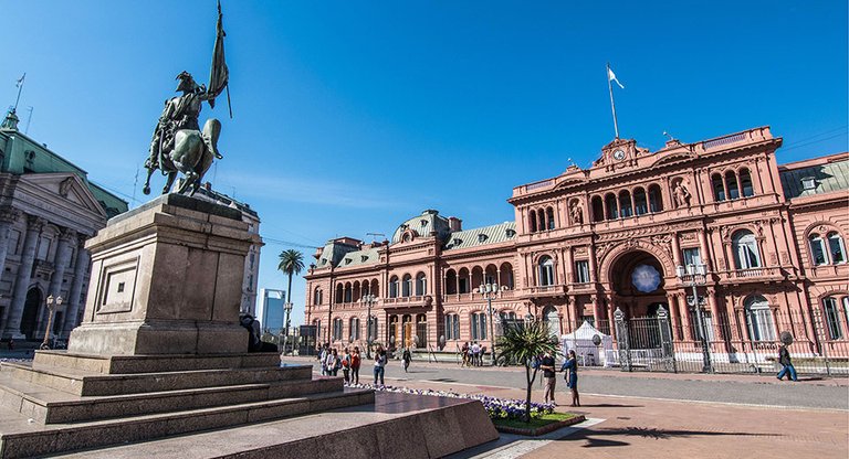 The emblematic pink governmental palace / Casa rosada Argentina