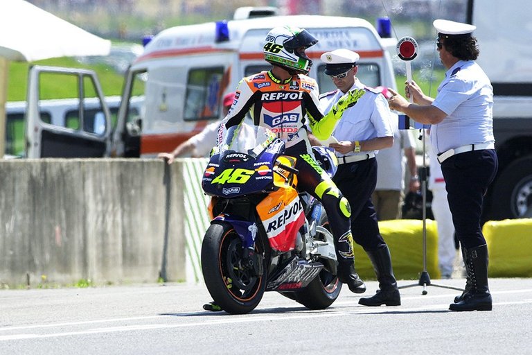 source - https://www.fanclubvalentinorossi.net