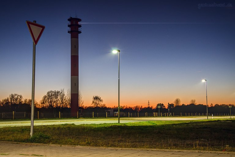 WILHELMSHAVEN JAHRESRÜCKBLICK: 
November - Das Oberfeuer Voslapp bei Dämmerung