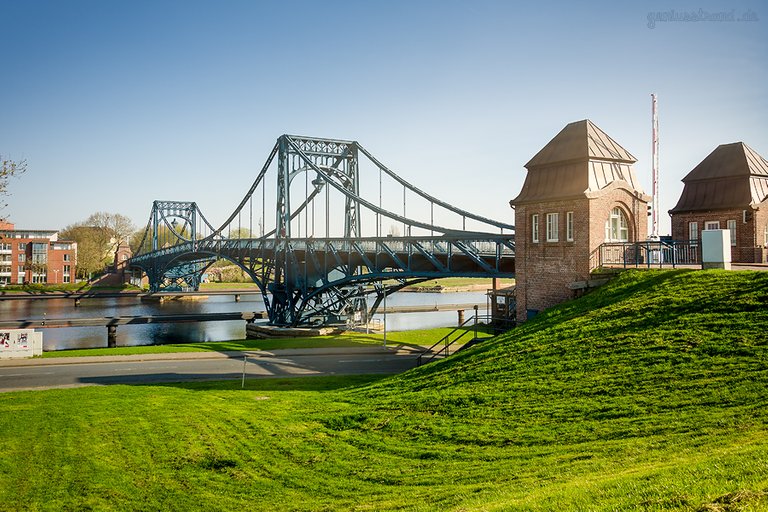 WILHELMSHAVEN JAHRESRÜCKBLICK: April - Die Kaiser-Wilhelm-Brücke im Morgenlicht