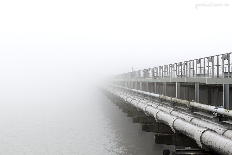 WILHELMSHAVEN JAHRESRÜCKBLICK: Januar - Containerschiff versinkt im Nebel