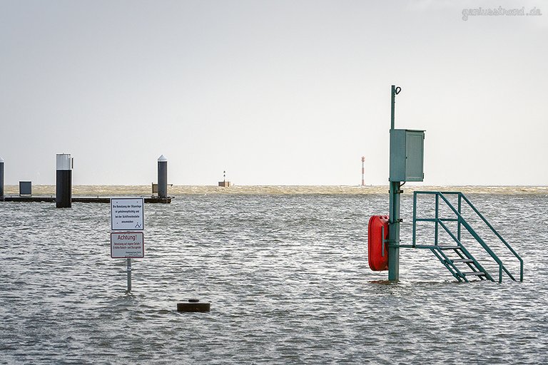 WILHELMSHAVEN STURMFLUT: Blick auf die Aufschleppe im Nassauhafen