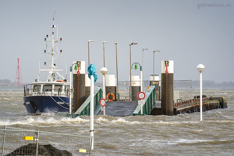 WILHELMSHAVEN STURMFLUT: Mittelbrücke und Oberfeuer Preußeneck in Eckwarderhörne