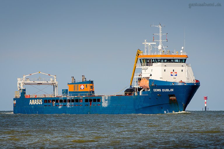 WILHELMSHAVEN SHIPSPOTTING: Frachtschiff EEMS DUBLIN fährt Richtung Schleuse