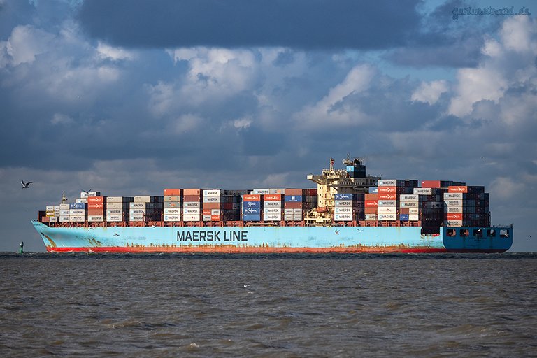 JADEWESERPORT Wilhelmshaven: Containerschiff MAERSK SERANGOON