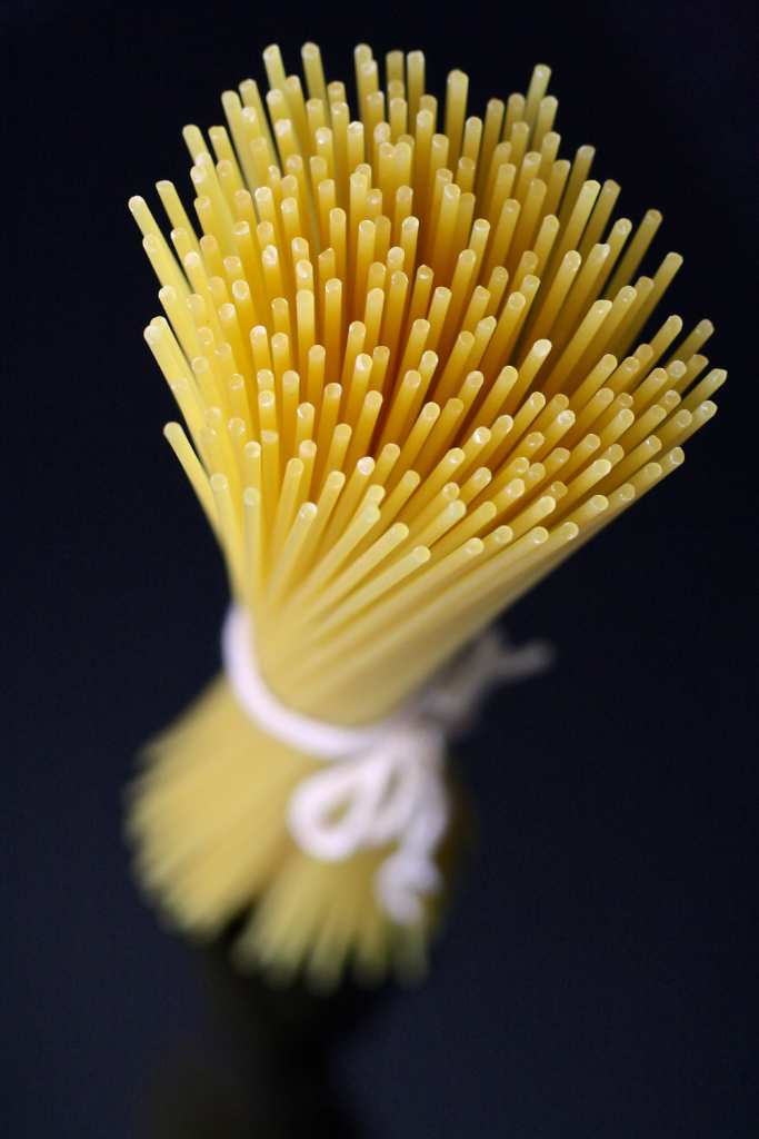 spaghetti noodles in a bundle