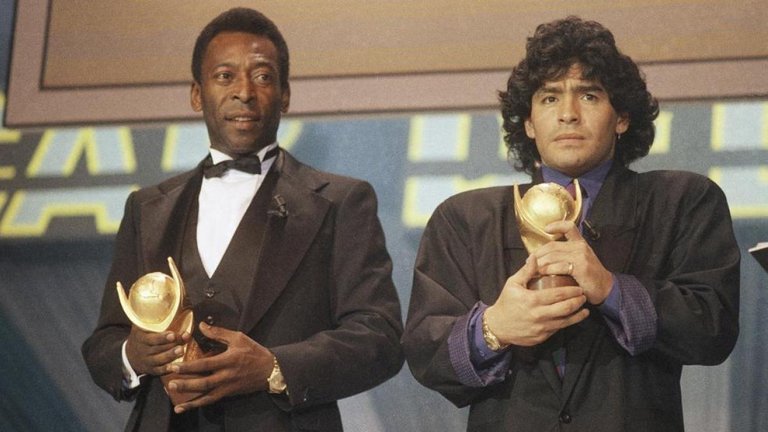 Pelé & Maradona. Fuente/Source: https://www.mundodeportivo.com/futbol/internacional/20201203/49854520364/pele-deja-claro-que-maradona-era-incomparable.html