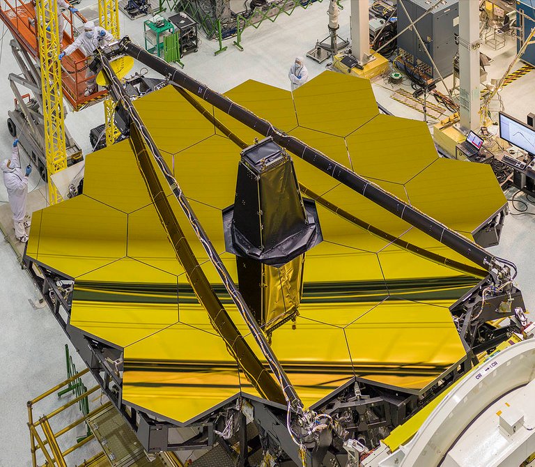 Espejo dorado del telescopio espacial James Webb, Fuente: NASA.