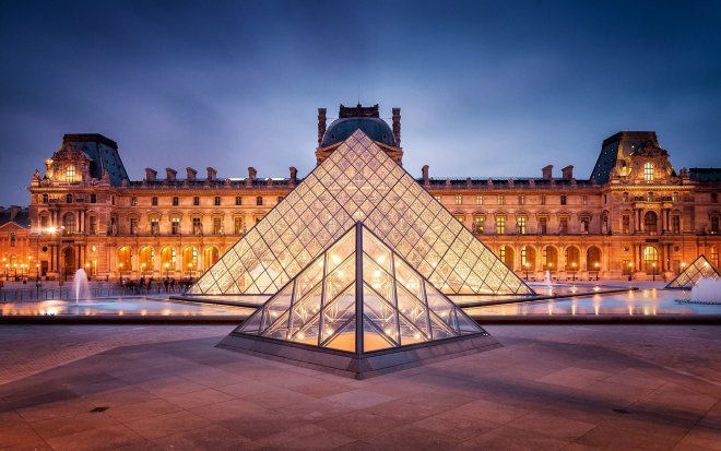 louvre-piramidi.jpg