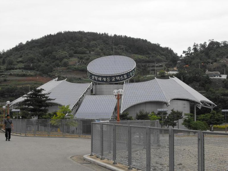 Destination: Expo Park - wait, is that a adioactive overflowing wedding cake? (Samcheok, Gangwon-do) ()