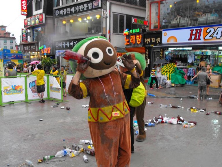 Destination: Boryeong Mud Festival (Daecheon) ()