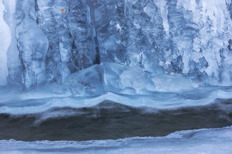 Small Waterfall behind a blue Ice Curtain - closer look