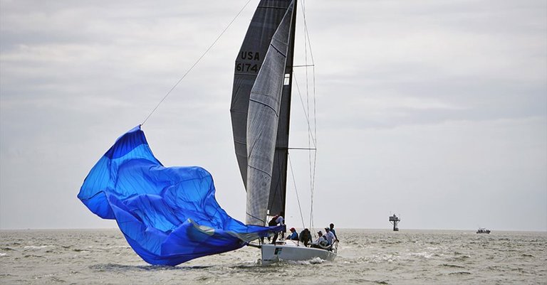 Source: https://www.quantumsails.com/en/resources-and-expertise/articles/three-common-spinnaker-mishaps-and-how-to-fix-them
